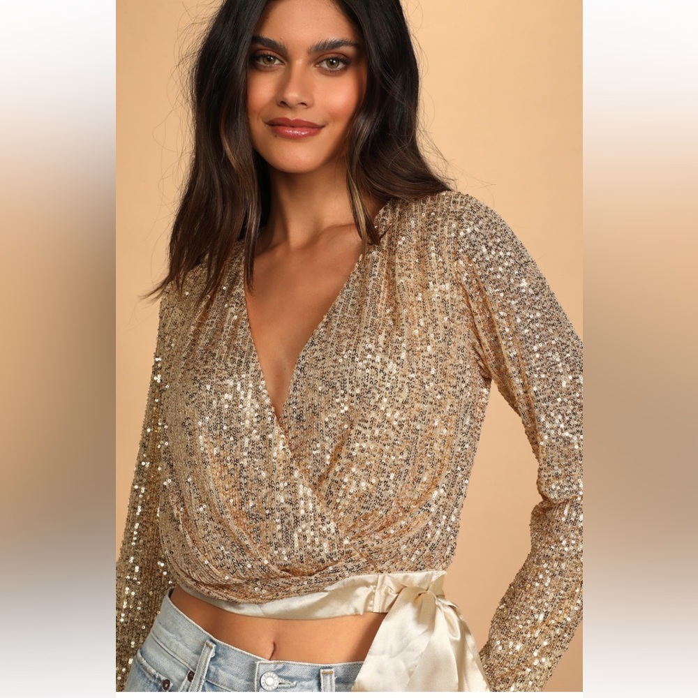 NWT Lulus She's Got It All Gold‎ Sequin Faux-Wrap Long Sleeve Crop Top - Picture 2 of 6